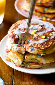 via:http://sallysbakingaddiction.com/2014/10/09/funfetti-buttermilk-pancakes/